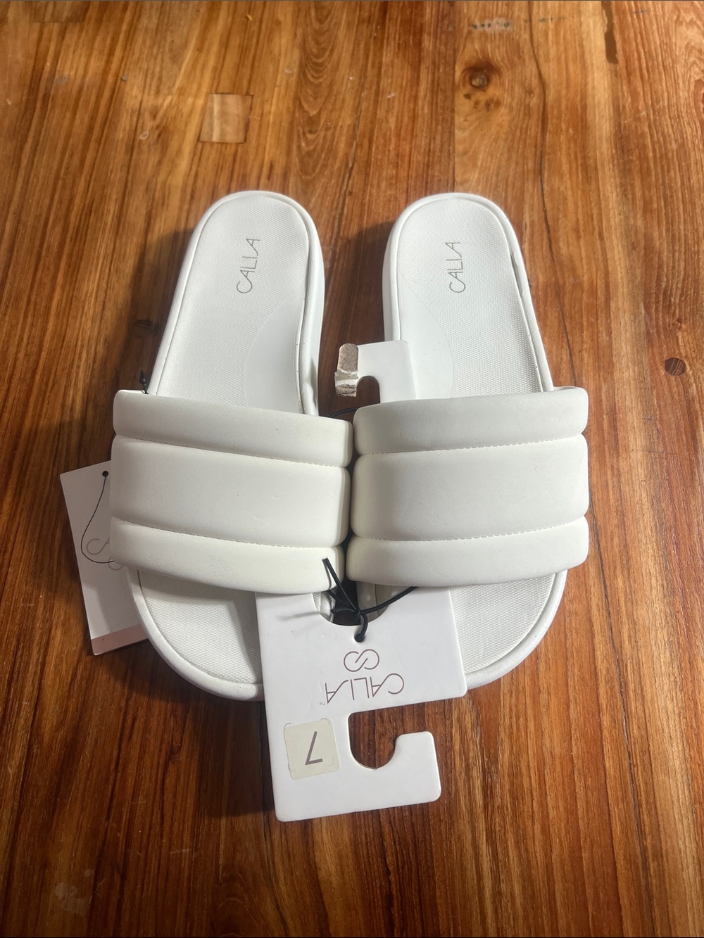 Calia by Carrie Underwood White Slide Sandals Slide Shower Shoe for women’s 7
